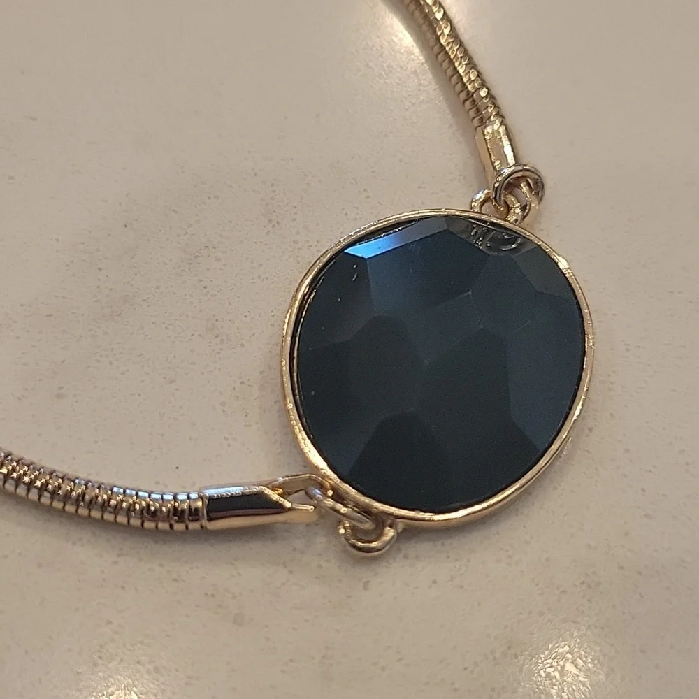 Perfect Condition Elegant Gold and Black Stone Bracelet